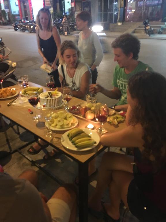 Halong Happy Hostel (Adults Only) Ha Long Exteriör bild